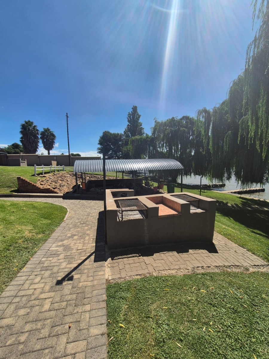 3 Bedroom Property for Sale in Edge On the Vaal Free State